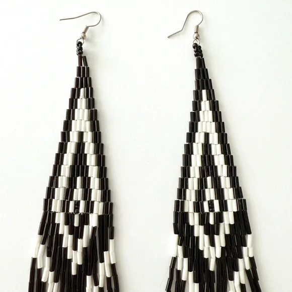 Vintage 90s Long Geometric Black and White Beaded Dangle Earrings - Picture 3 of 6